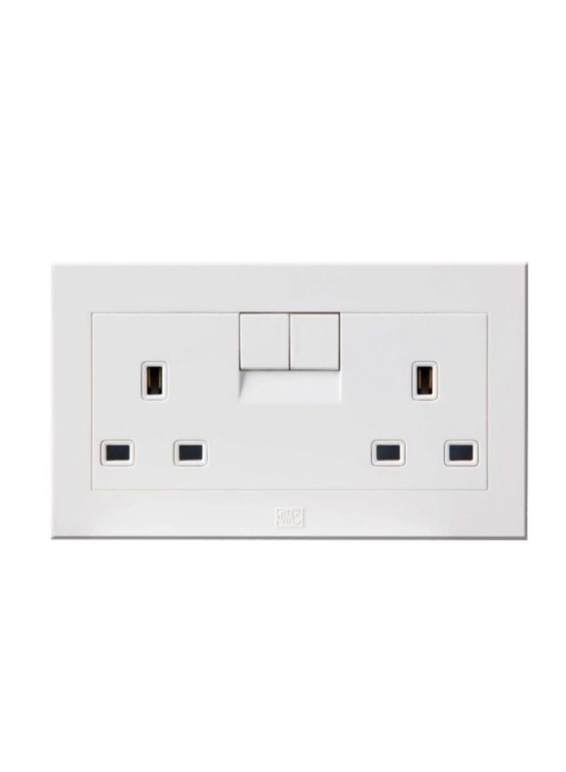 مقبس كهربائي ثلاثي بزر حماية