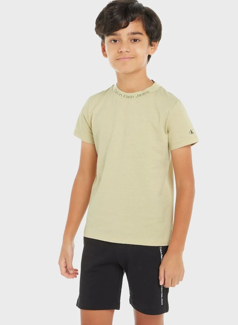 كالفن كلاين جينز تي شيرت شبابي مكون من قطعتين