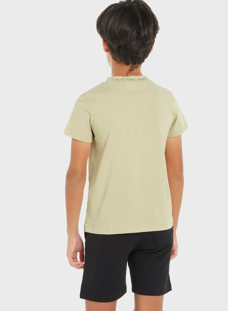 كالفن كلاين جينز تي شيرت شبابي مكون من قطعتين