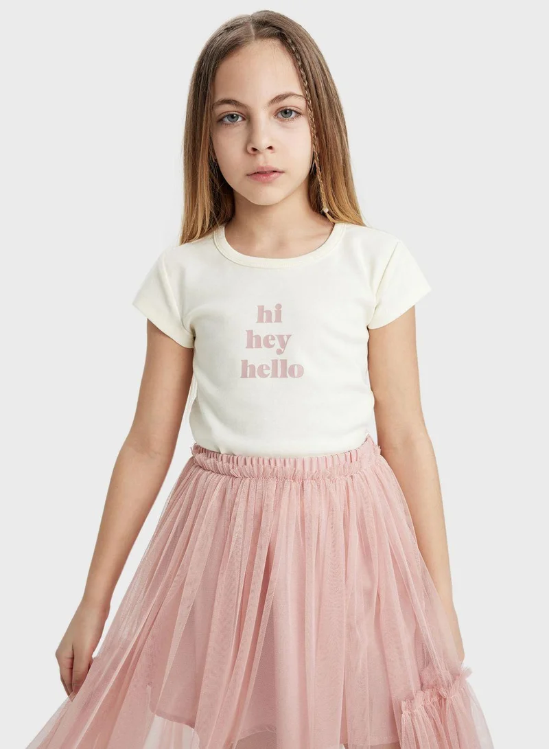 ديفاكتو تيشيرت بقصة ضيقة وأكمام قصيرة