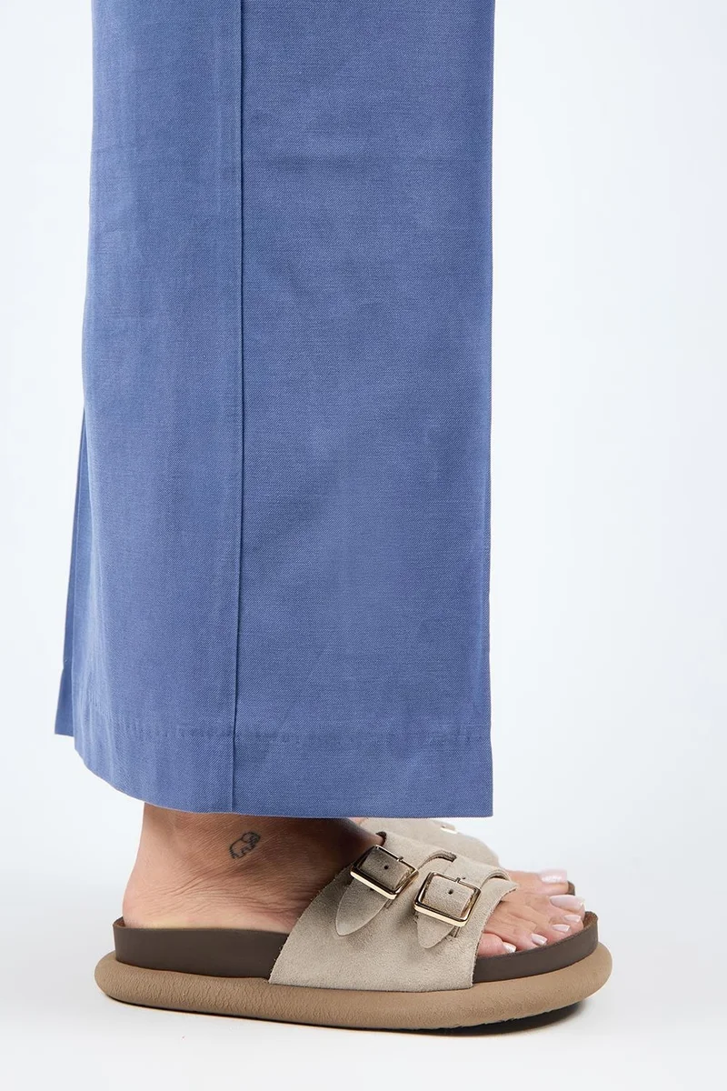 مانجيرو شبشب نسائي من الجلد الطبيعي من مانييرو ليريو، بحزام واحد وإبزيم مزدوج، لون بيج