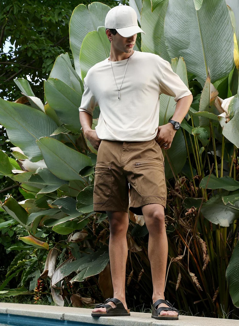 كامبوس سوترا Campus Sutra Men Modular-Utility Shorts | Textured Design With Practical Pockets | Durable Polyester Blend & Medium Stretch Fabric For Casual & Athletic Summer Wear | Olive Brown