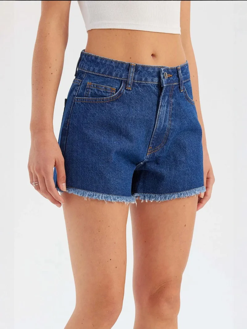 زوبعة شورت جينز عالي الخصر سادة