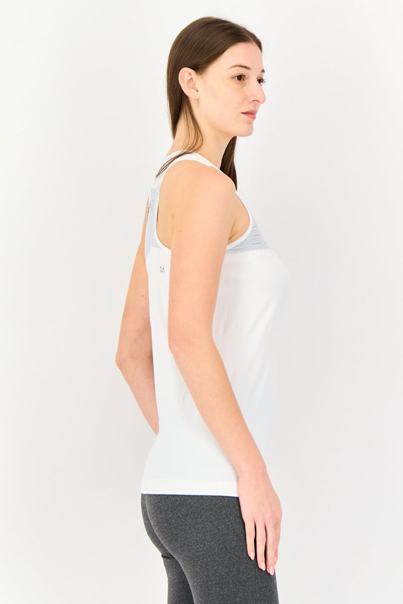 asics تي شيرت تدريب بلا أكمام للنساء مع شعار العلامة التجارية، أبيض - Image 4