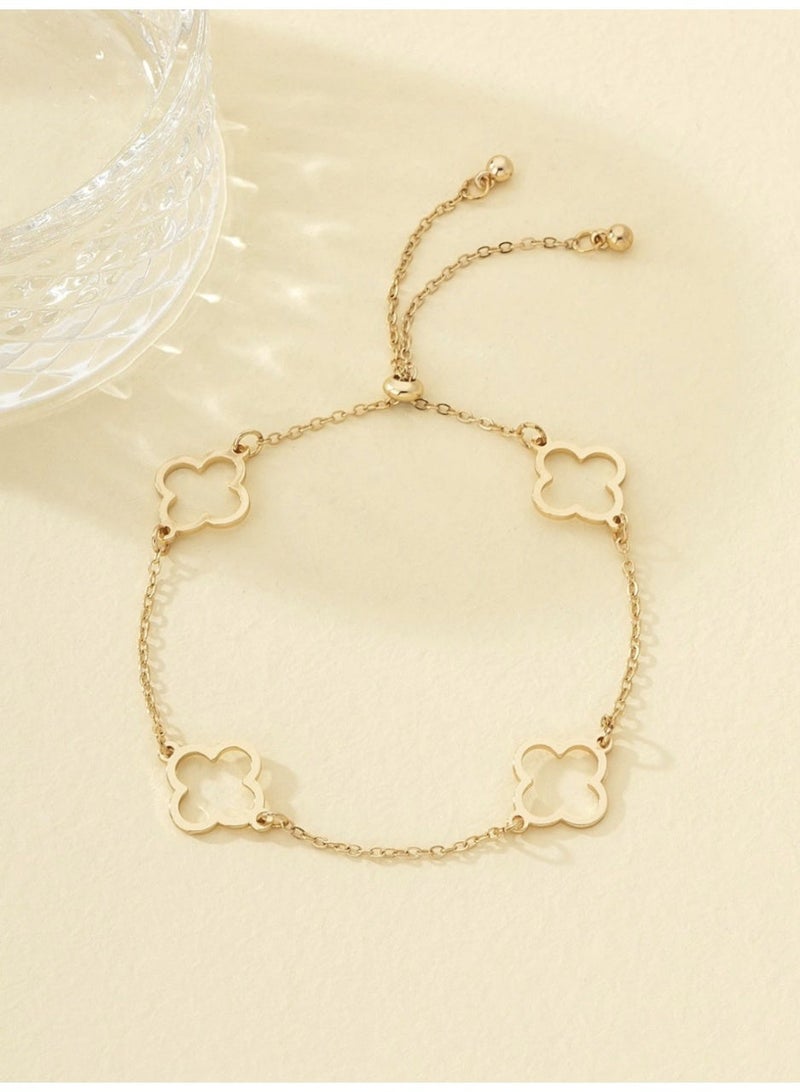 veya An elegant anklet with a hollow design in the shape of a four-leaf leaf, adding a sophisticated symbolic touch that expresses luck and beauty. - Image 4