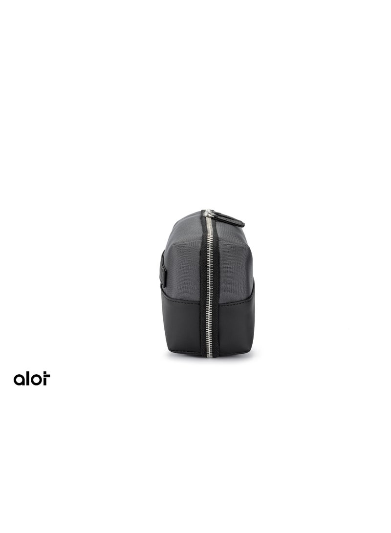 Alot handbag , elegant and durable , equipped with multiple pockets for daily use. Made of polyester and microfiber leather, with a 1-liter capacity. Also features a rear hand strap for easy carrying. - Image 5