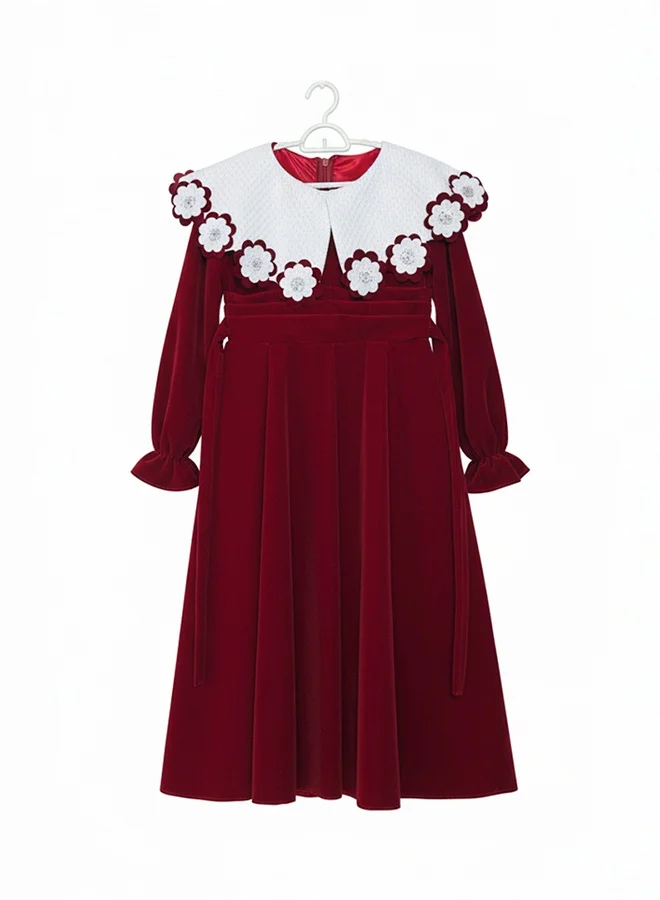 HAWRAA ABAYA Girls’ velvet dress in burgundy with a flower-embellished collar – a luxurious design with a back belt