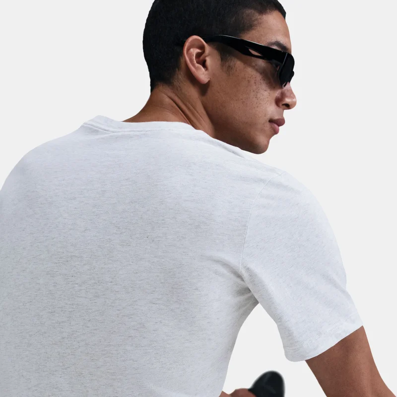 Nike Men's Sportswear Club T-Shirt