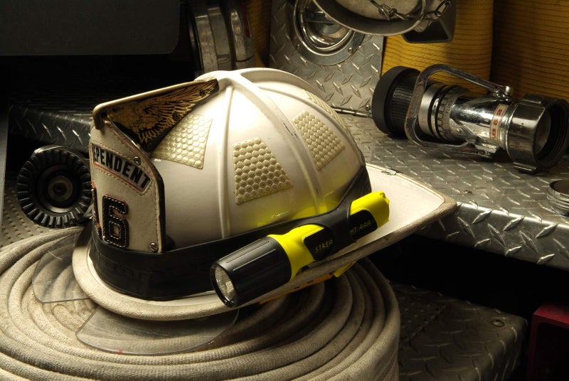 Streamlight 68602 4AA ProPolymer Lux Div 1 Flashlight with White LED, Yellow - 100 Lumens - Image 3