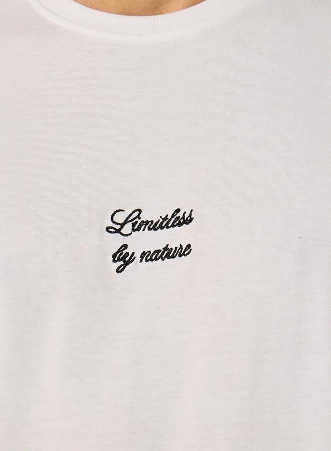 ستايلي تيشيرت مطرز بياقة عادية بقصة منتظمة - Image 3