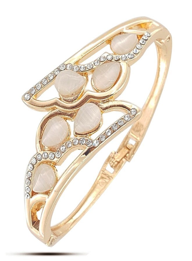 يو بيلا أفضل هدية لعيد الحب: سوار YouBella للمجوهرات بتصميم كريستالي من مجموعة عيد الحب للفتيات والسيدات (ذهبي) - Image 1
