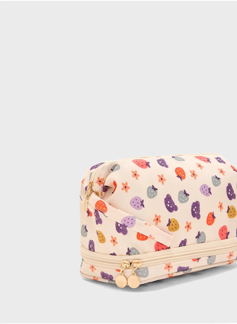 جينجر Quirky Strawberry Print Cosmetic Bag