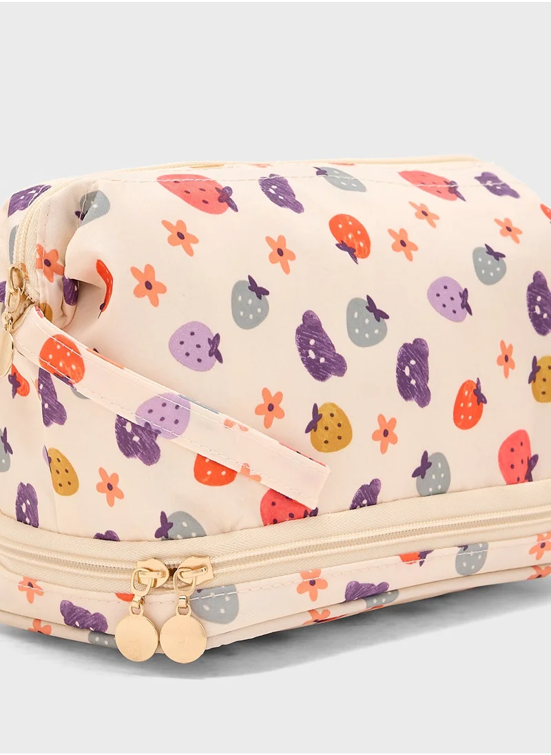 جينجر Quirky Strawberry Print Cosmetic Bag