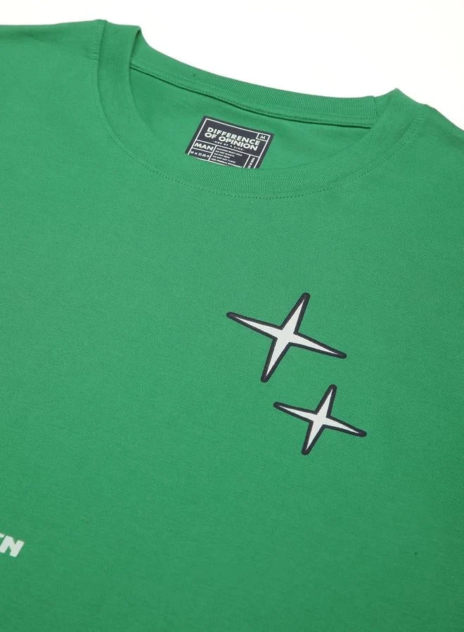 ديفيرينس أوف أوبينيون تيشيرت مطبع بأكمام قصيرة وقصة واسعة للرجال