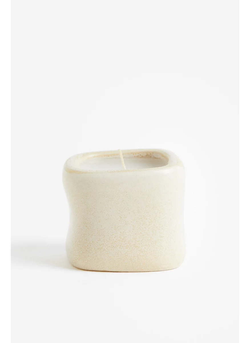 اتش اند ام Scented Candle In A Ceramic Holder