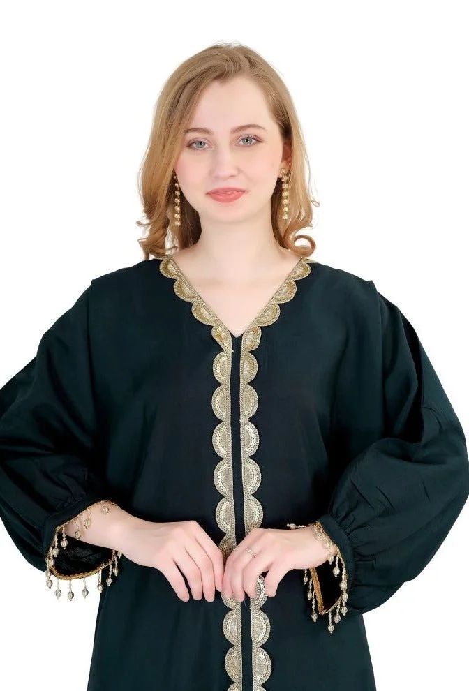 أرتيميا جلابية مطرزة بالترتر بلمسة ساتان ناعمة ولامعة