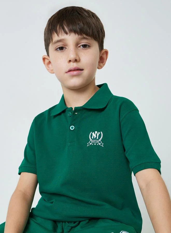 Styli Boys Green Chest Print Knitted Regular Fit Polo T-Shirt