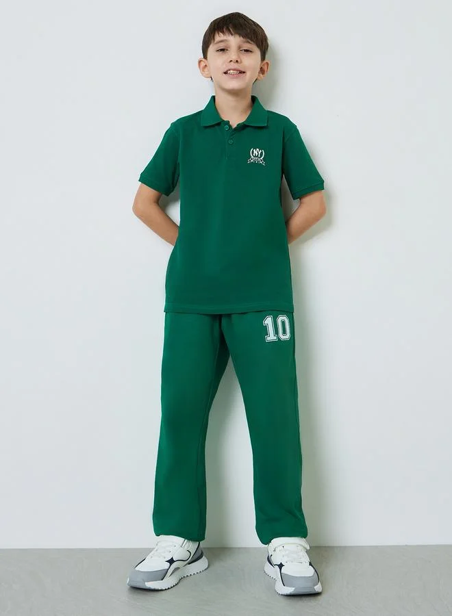 Styli Boys Green Chest Print Knitted Regular Fit Polo T-Shirt