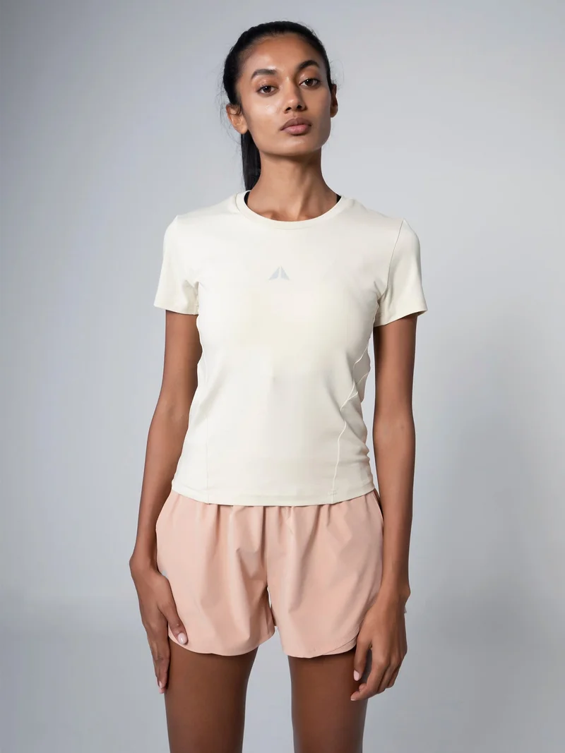 اورا تيشيرت تدريب أساسي للنساء من أورا – خفيف الوزن، متين، مصنوع من مواد مستدامة – أسود