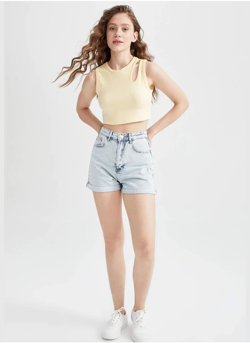 ديفاكتو Fitted One Side Cut Out Crop Top
