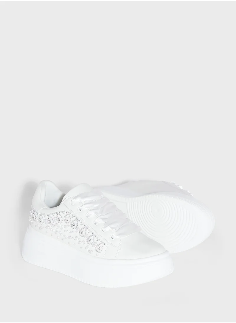 جينجر Rhinestone Pearl Detail Sneaker