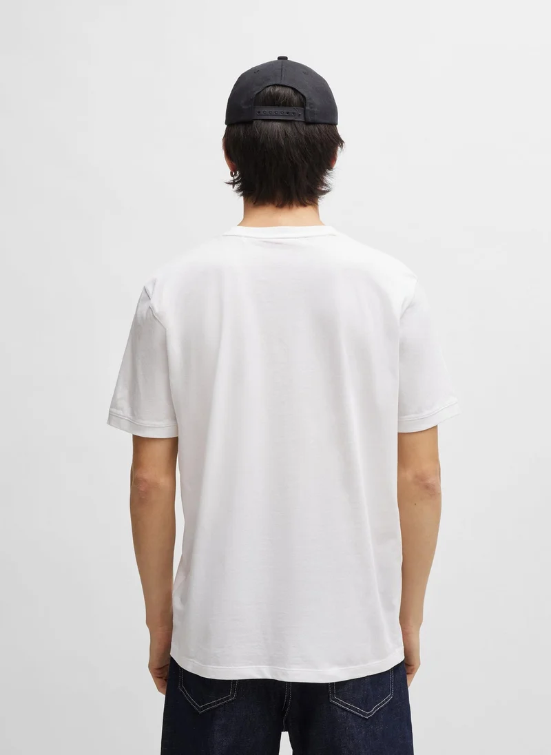 هوجو تيشيرت قطن بملصق شعار أحمر