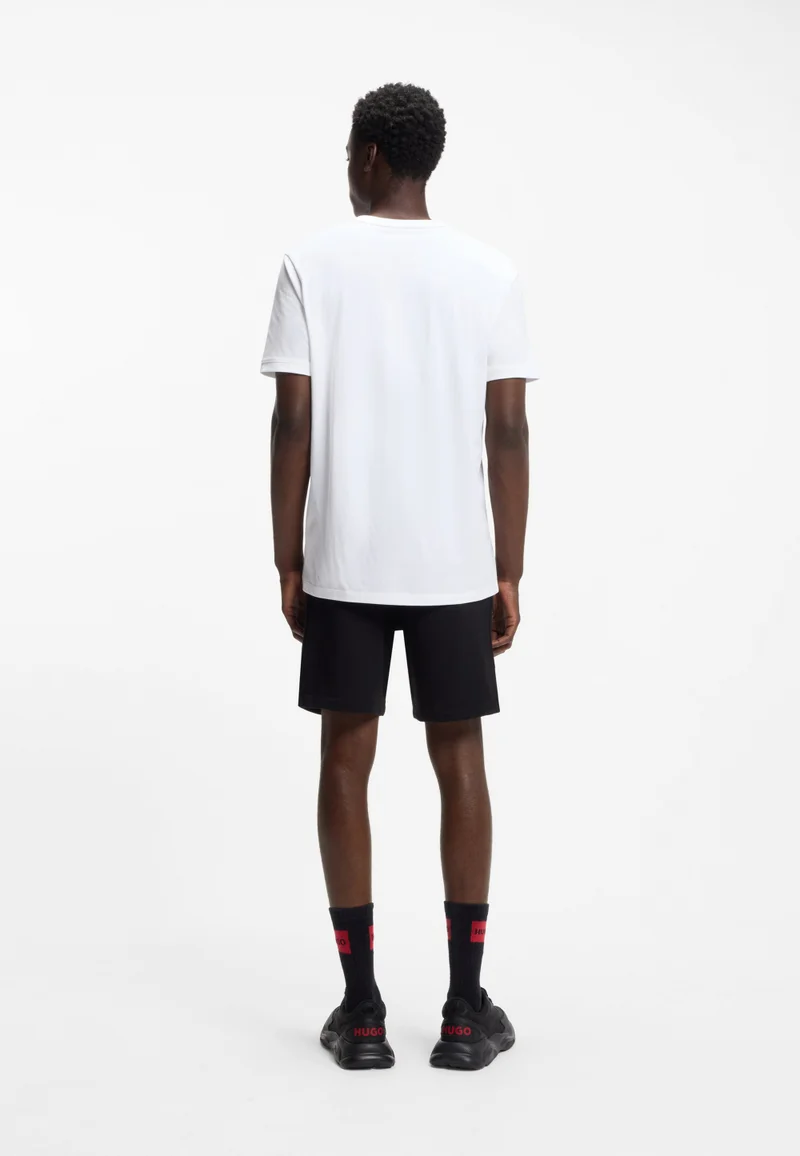 هوجو تيشيرت قطن بملصق شعار أحمر