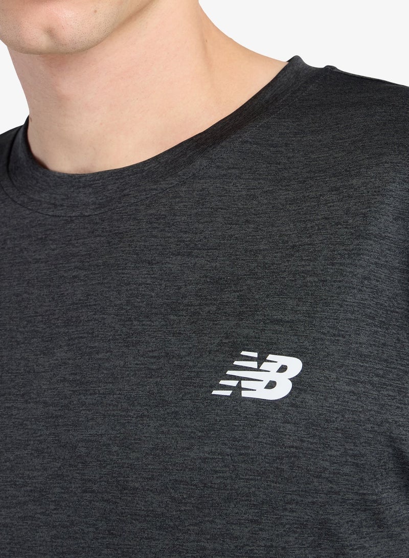 نيو بالانس تيشيرت أساسي بطبعة شعار العلامة التجارية - Image 4