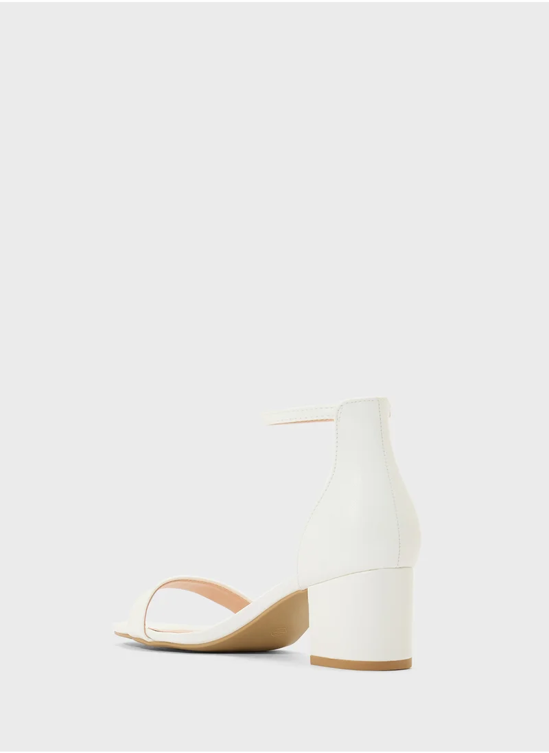 ترافل من نمشي Block Heel Clip Open Sandal