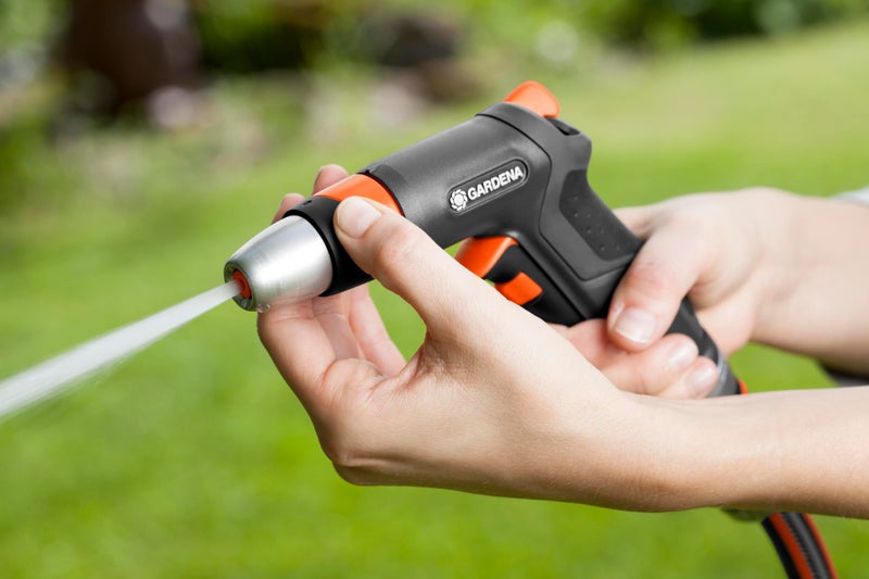 Gardena Premium Cleaning Syringe: Robust Water Sprayer for Cleaning and Watering, with Pulse Trigger and Permanent Lock, Frost Protection (18305-20) - Image 2