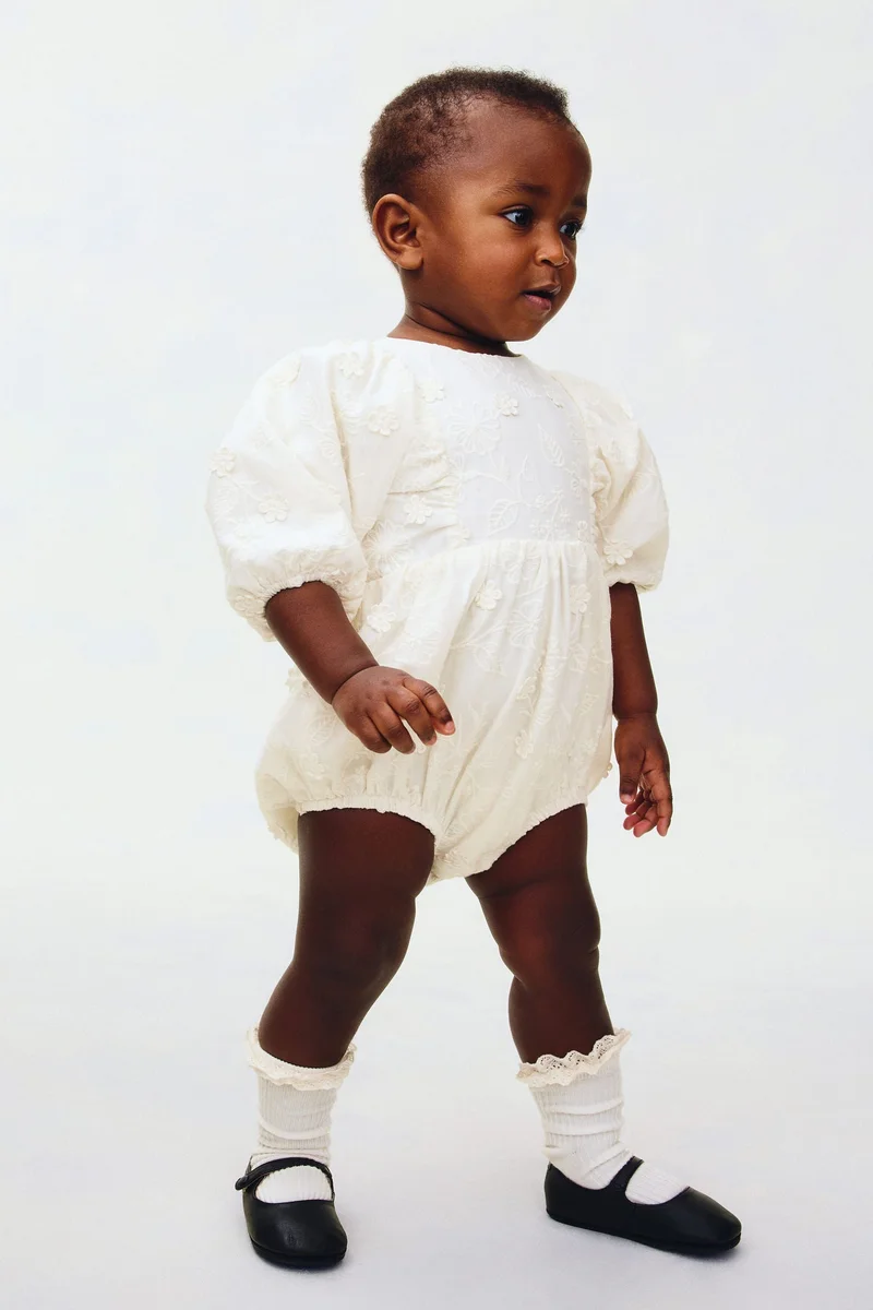 اتش اند ام رومبر مُزيّن بتطريزات إنجليزية