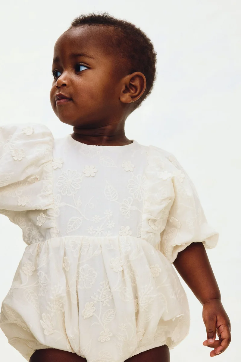 اتش اند ام رومبر مُزيّن بتطريزات إنجليزية