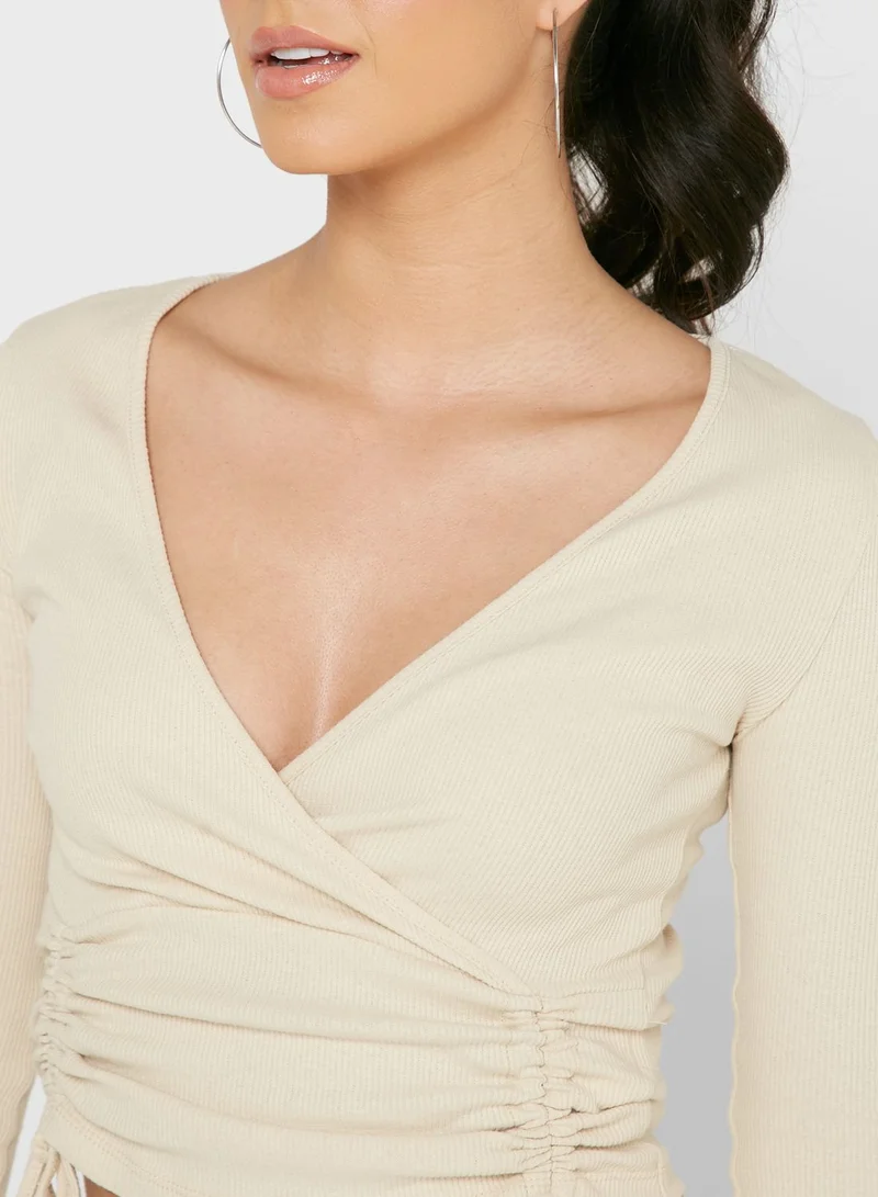 boohoo V-Neck Ruched Crop Top