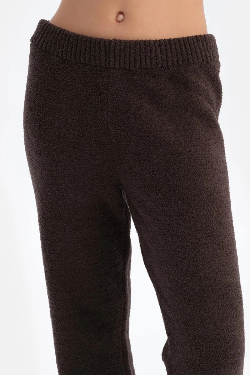 داجي Dark Brown Chenille Trousers