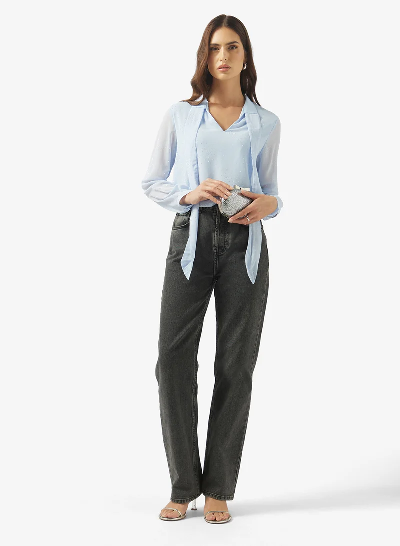 ايلا بلوزة بربطة عنق