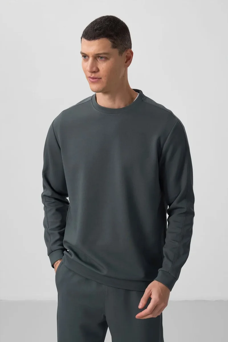 تومي لايف TOMMY Men's Oversized Sweatshirt And Pants Set