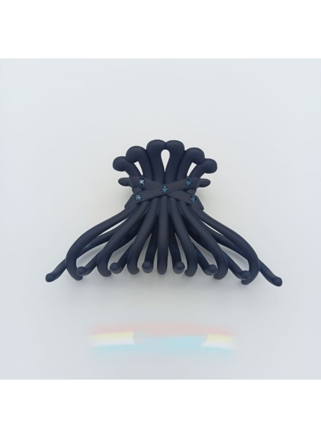 Nariele Simple And Stylish Anti Slip Grip Clip - Image 1