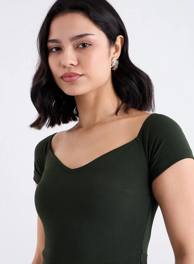 Styli Styli Olive Sweetheart Neck Bodycon Midi Dress