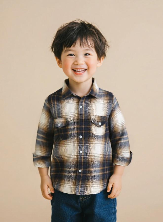 تايك تو قميص أولادي بنقشة مربعات مع تفاصيل جيب - Image 1