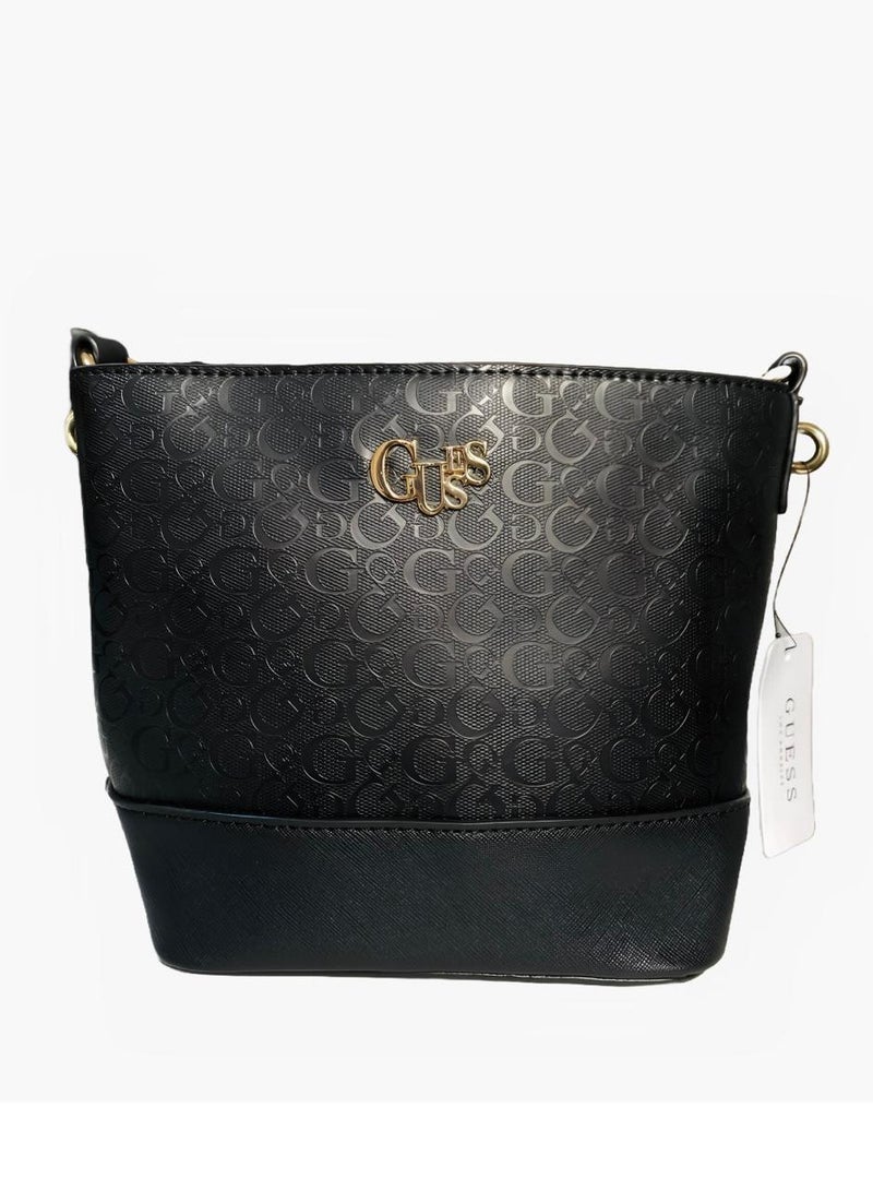 جس حقيبة دلو منقوشة باللون الأسود من GUESS للنساء - Image 1