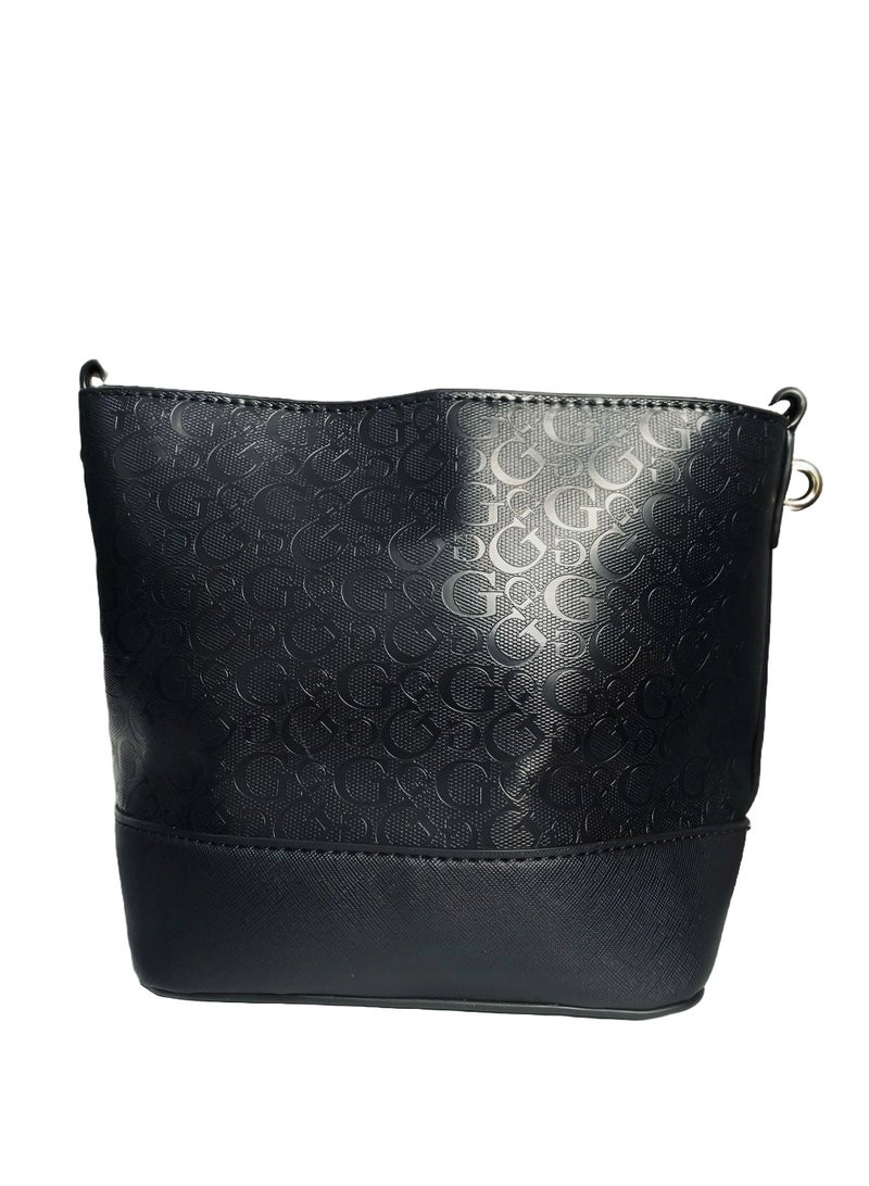 جس حقيبة دلو منقوشة باللون الأسود من GUESS للنساء - Image 2