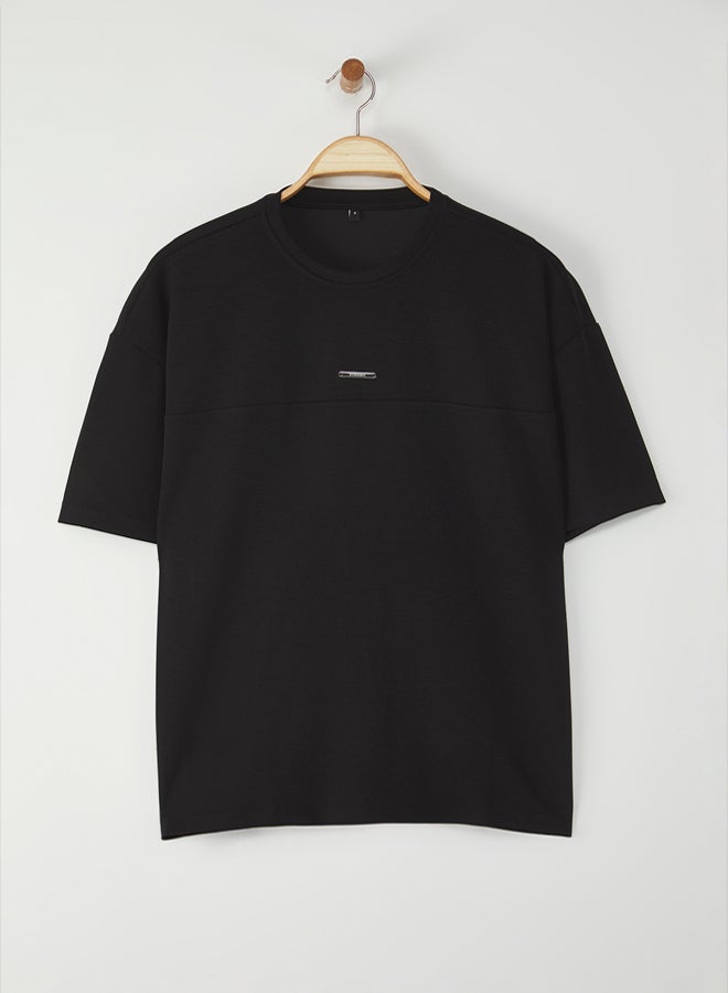 trendyol Black Oversize/Wide Cut Metal Label Detail Soft Tissue Interlock Fabric T-Shirt - Image 1