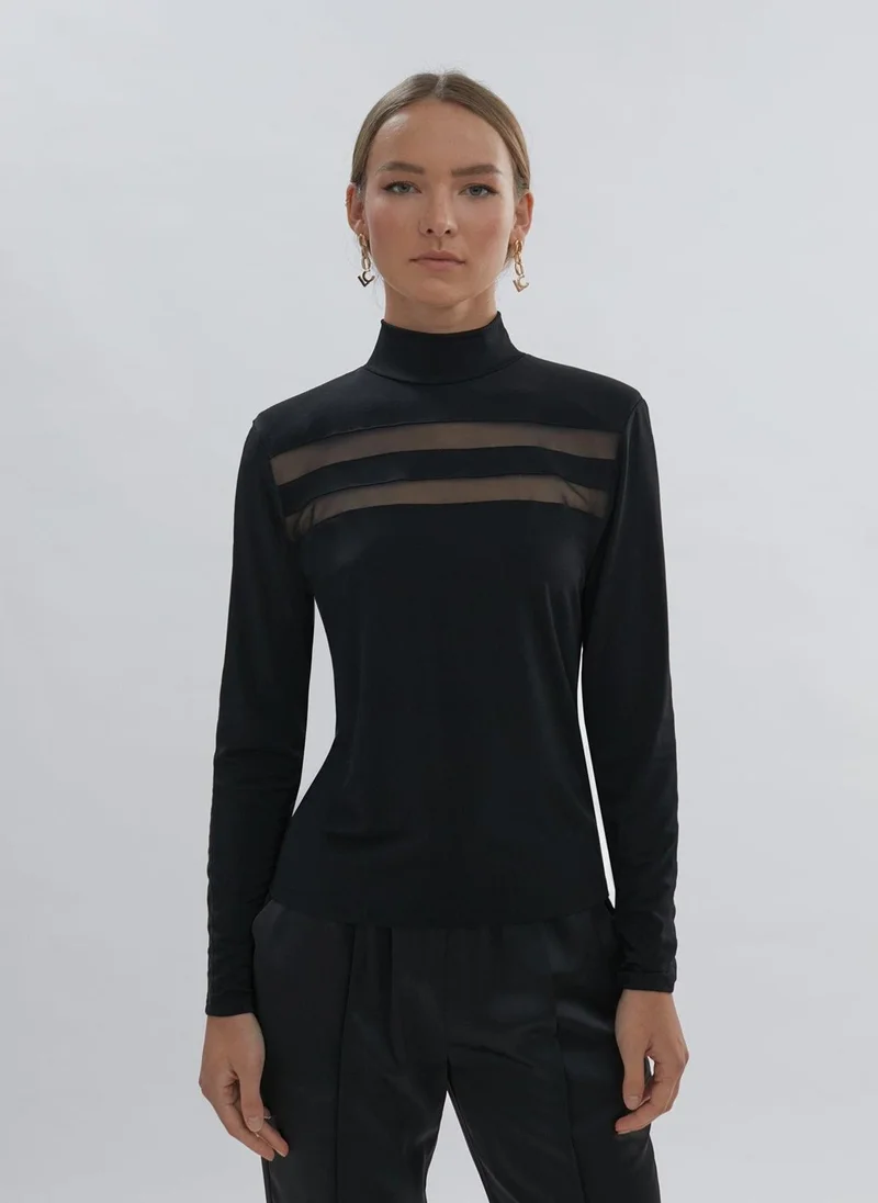 Lola Casademunt T-shirt with shoulder pads detail