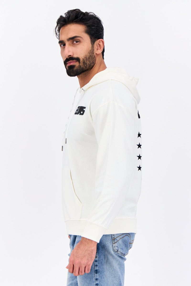 ELVIS سويت شيرت رجالي بغطاء رأس بشعار العلامة التجارية بأكمام طويلة، أبيض فاتح - Image 4