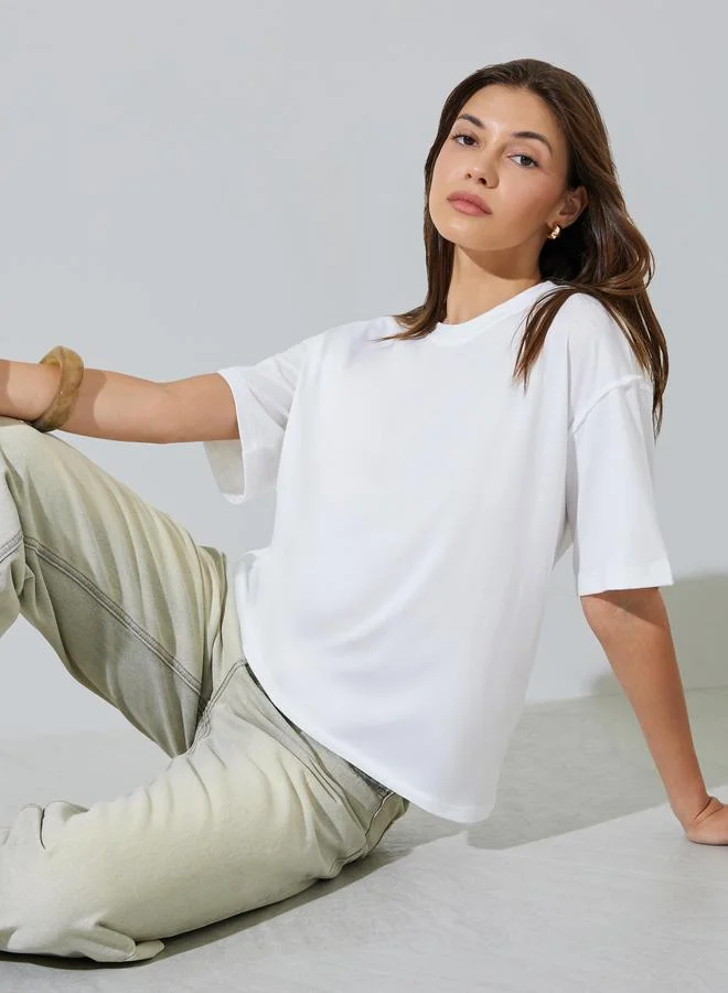 ستايلي White Relaxed Fit Crew Neck T-Shirt