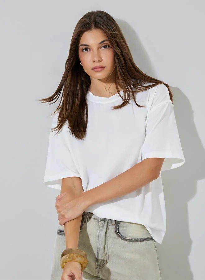 ستايلي White Relaxed Fit Crew Neck T-Shirt