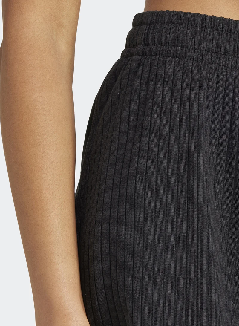 اديداس اوريجينالز Essential Wide Ribbed Sprinter Shorts