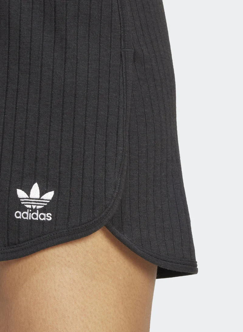 اديداس اوريجينالز Essential Wide Ribbed Sprinter Shorts