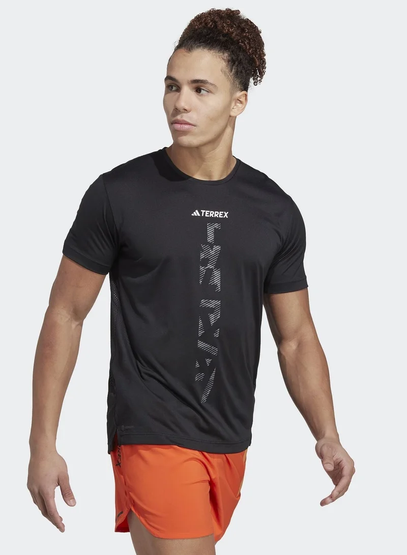 اديداس تيشيرت بشعار الماركة