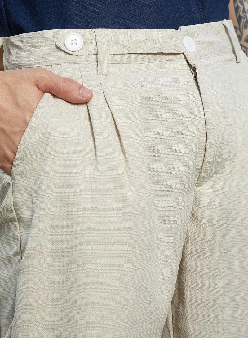 Campus Sutra Campus Sutra Men's Saltbox Beige Korean Tailored Trousers For Casual Wear | Regular Fit | Low-Rise | Button Closure | Trousers Crafted With Comfort Fit For Everyday Wear